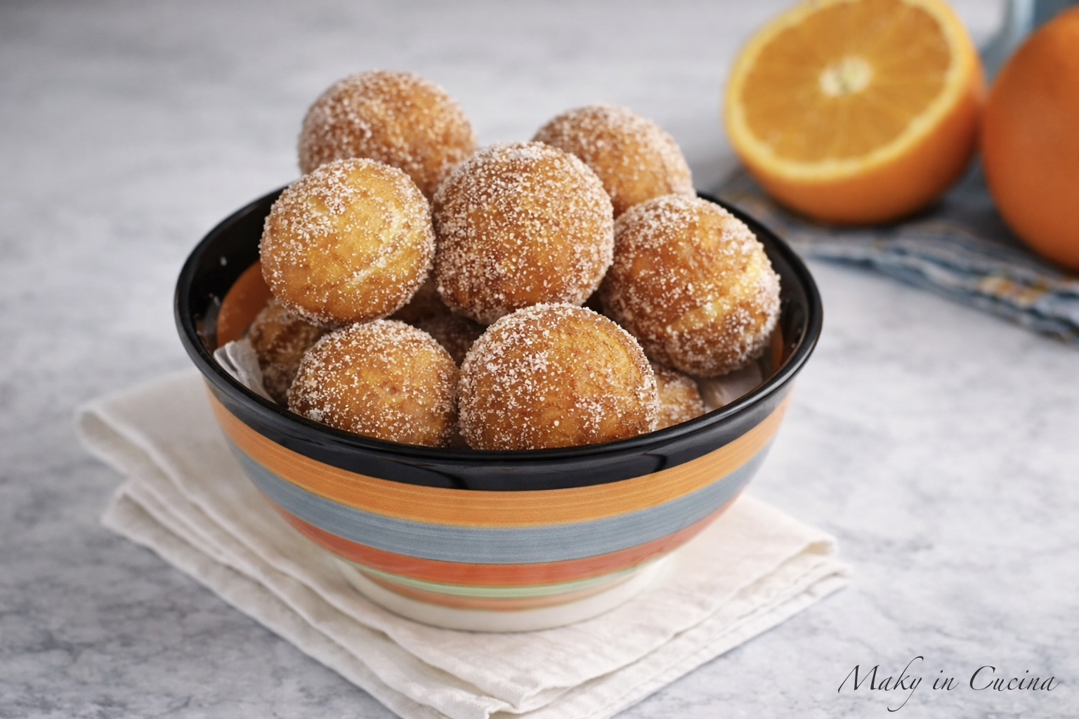 Castagnole mit Orange und Ricotta