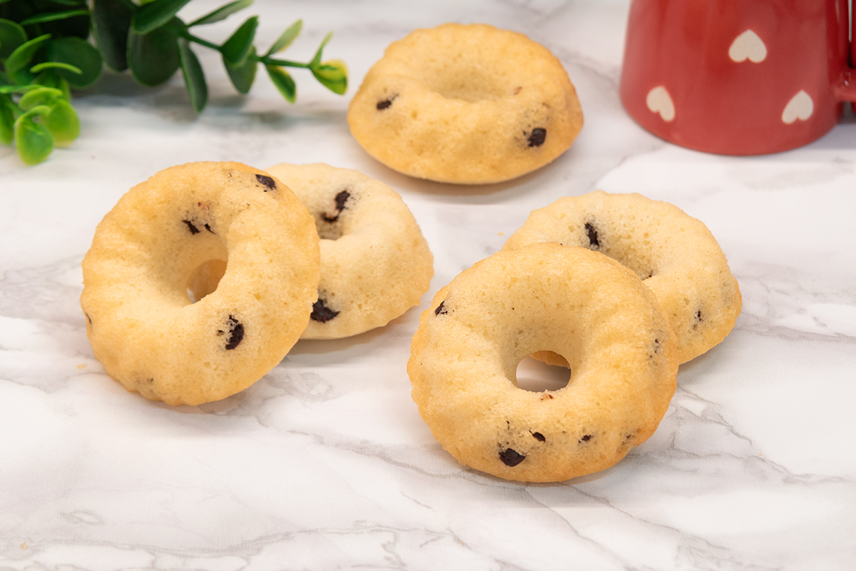 Mini-Donuts mit Schokotropfen