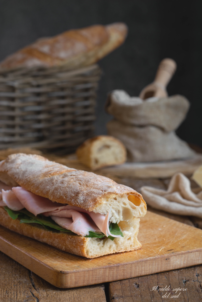 Knusprige französische Baguettes mit Backhefe