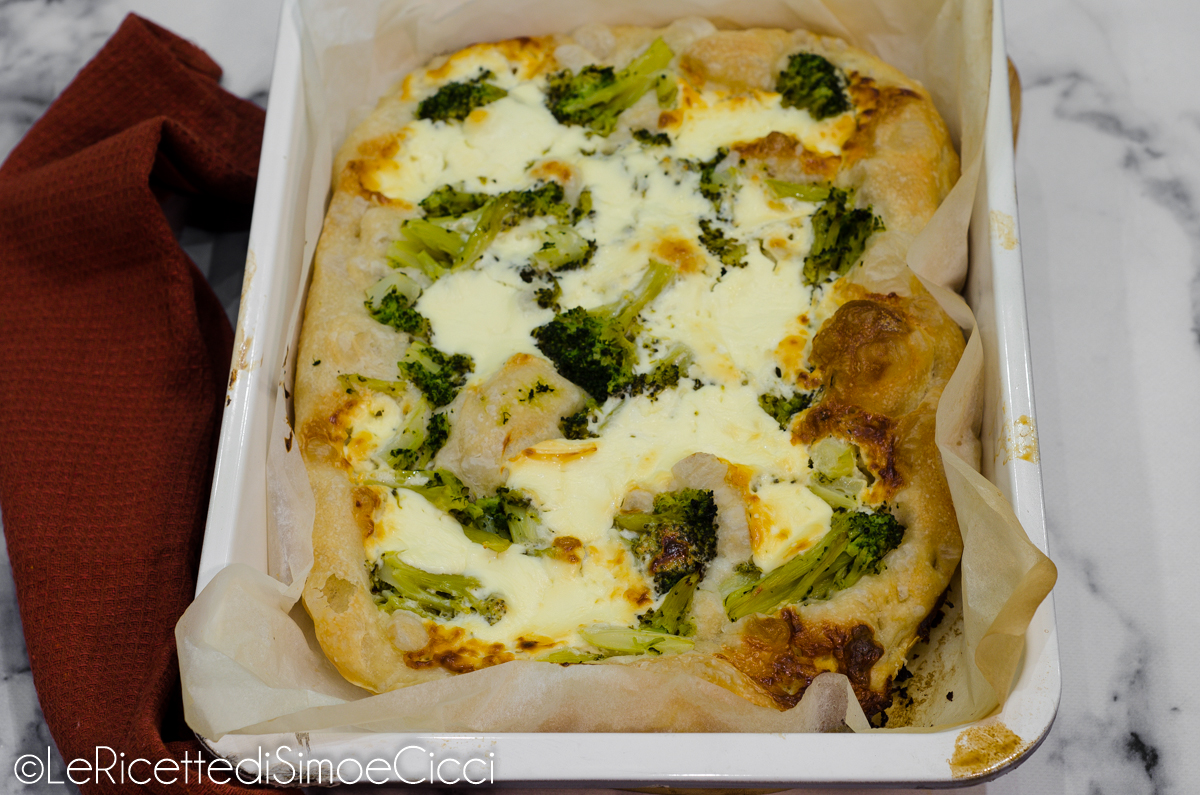 Focaccia mit Brokkoli und Crescenza