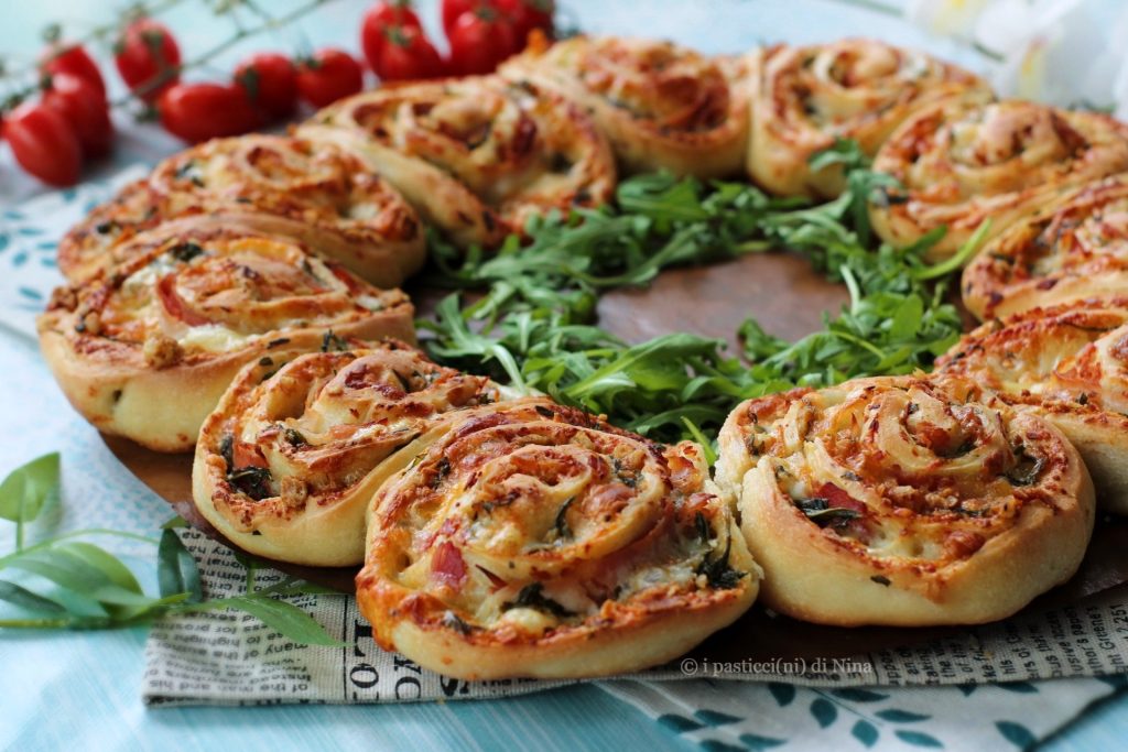 Gefuellter Schneckenkranz mit Schinken und Rucola - Fertiges Gericht