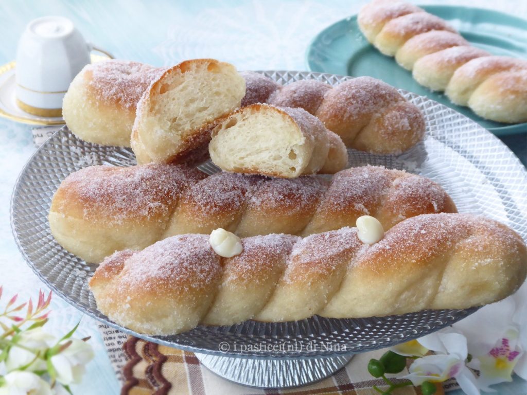 gezuckerte zöpfe sehr fluffige sizilianische milchbrioches ohne eier i pasticcini di Nina