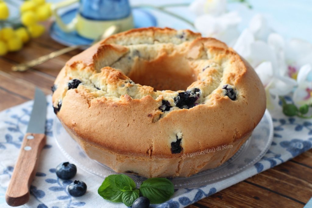 Gugelhupf mit Eiweiss und Blaubeeren Rezept i pasticcini di Nina