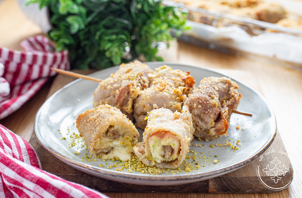 Lendenröllchen mit Mortadella und Pistazien