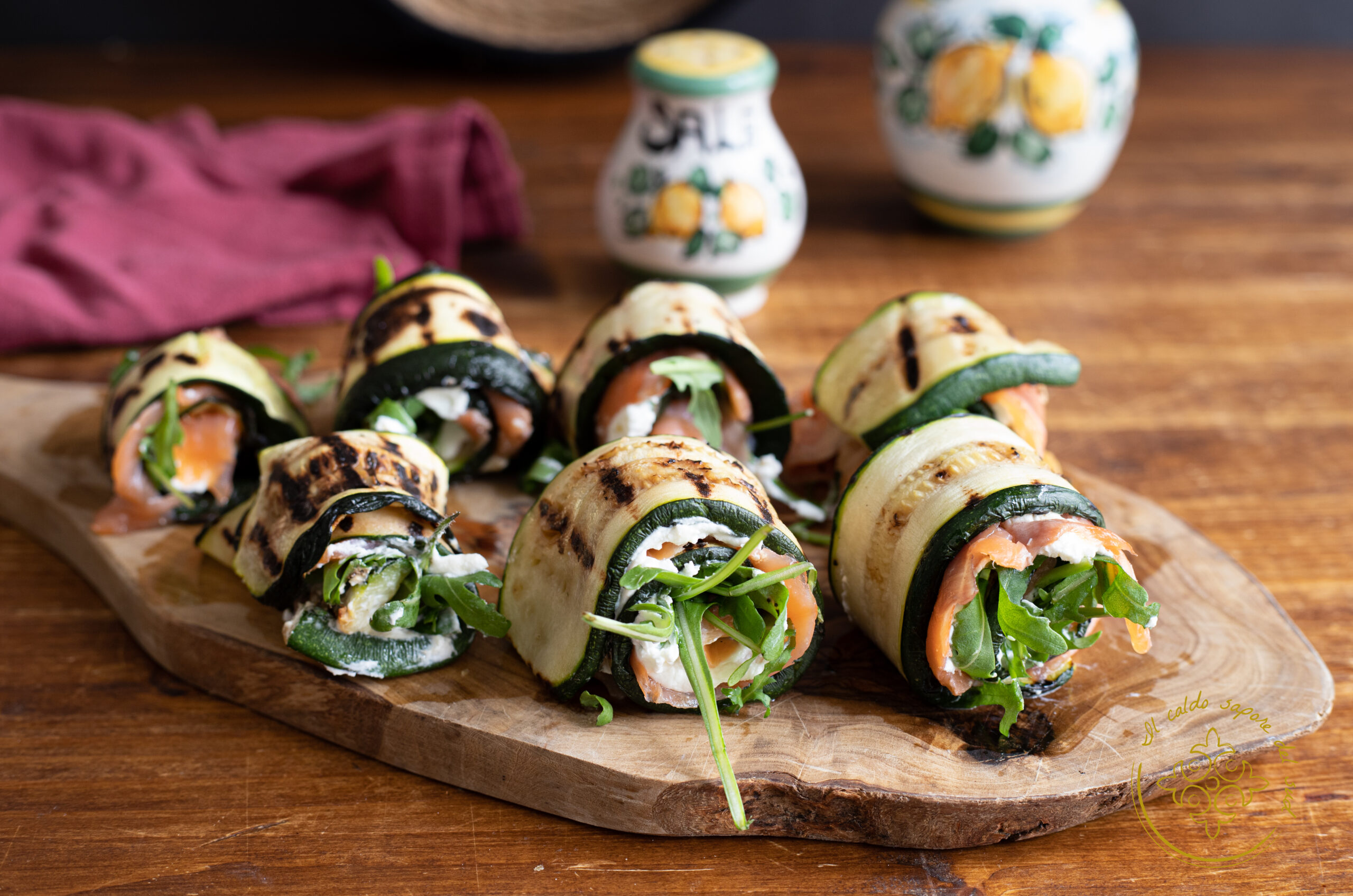 Zucchiniröllchen mit Robiola und Lachs