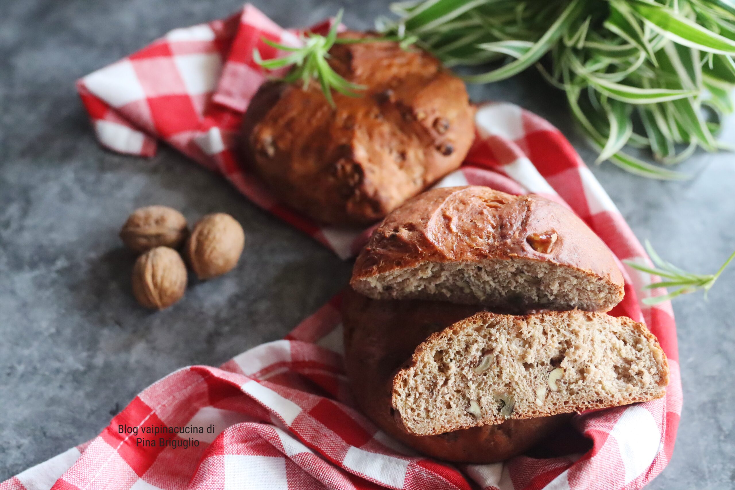 Rote-Bete-Brot mit Walnüssen