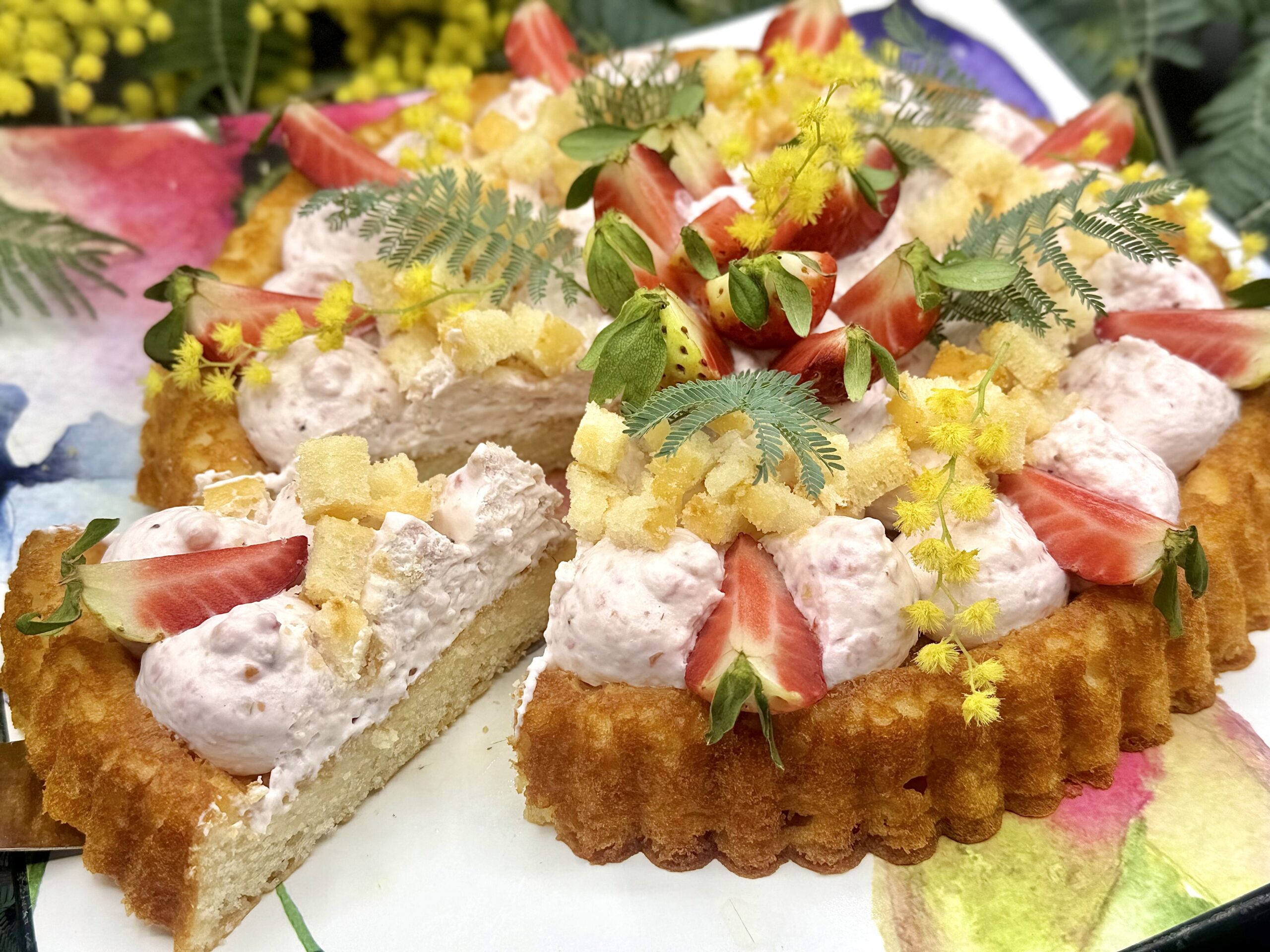 Mimosa-Tarte mit Erdbeeren ohne Eier – einfacher Kuchen, perfekt für den 8. März