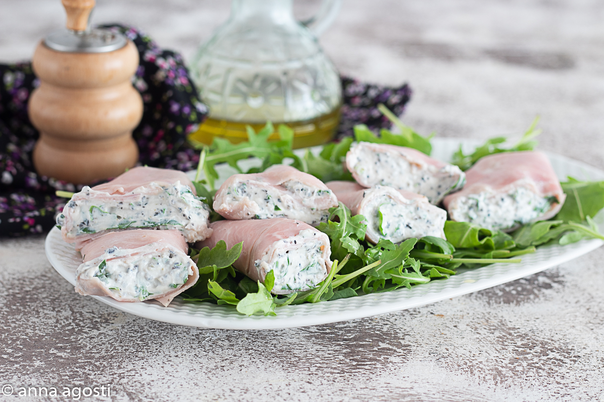 Kalte Schinkenröllchen mit Ricotta