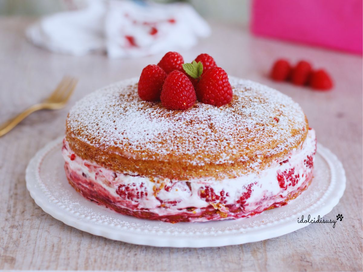 Sponge Cake mit Sahne und Himbeeren