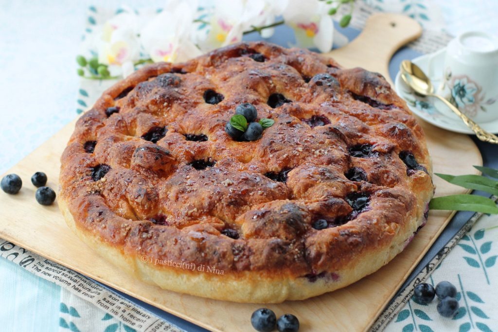 Süße Focaccia mit Heidelbeeren, weicher Hefeteig - Rezept von I Pasticcini di Nina