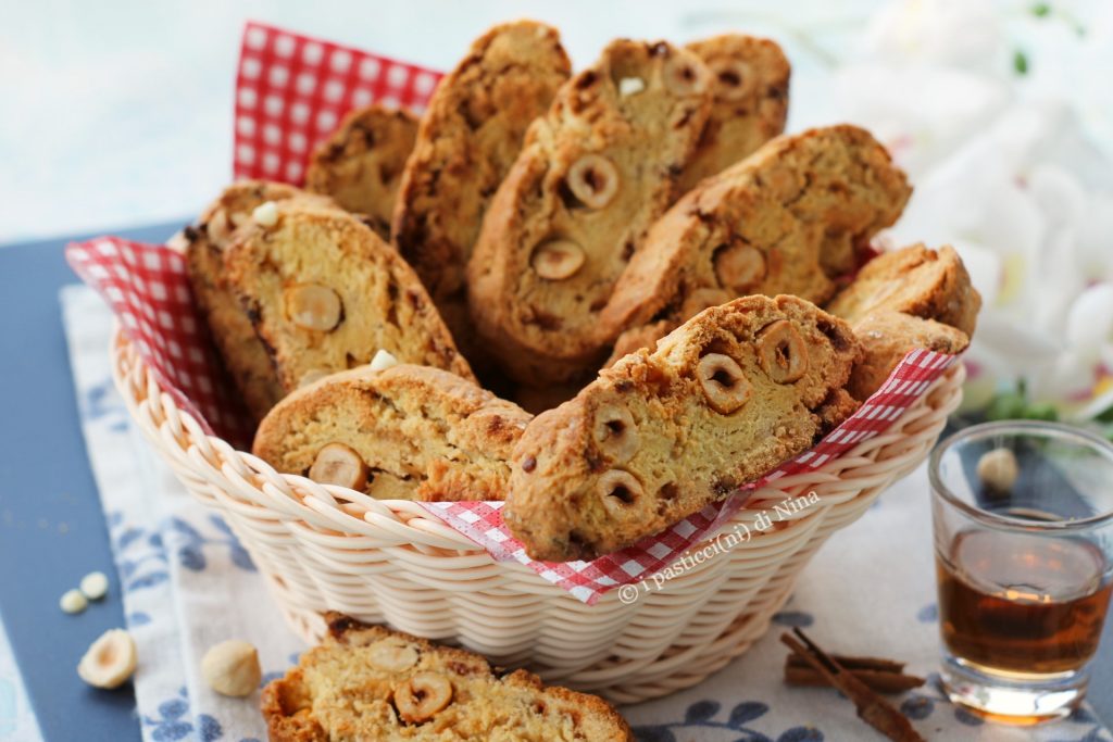 Tozzetti mit Haselnüssen und weißer Schokolade ohne Eier i pasticcini di Nina