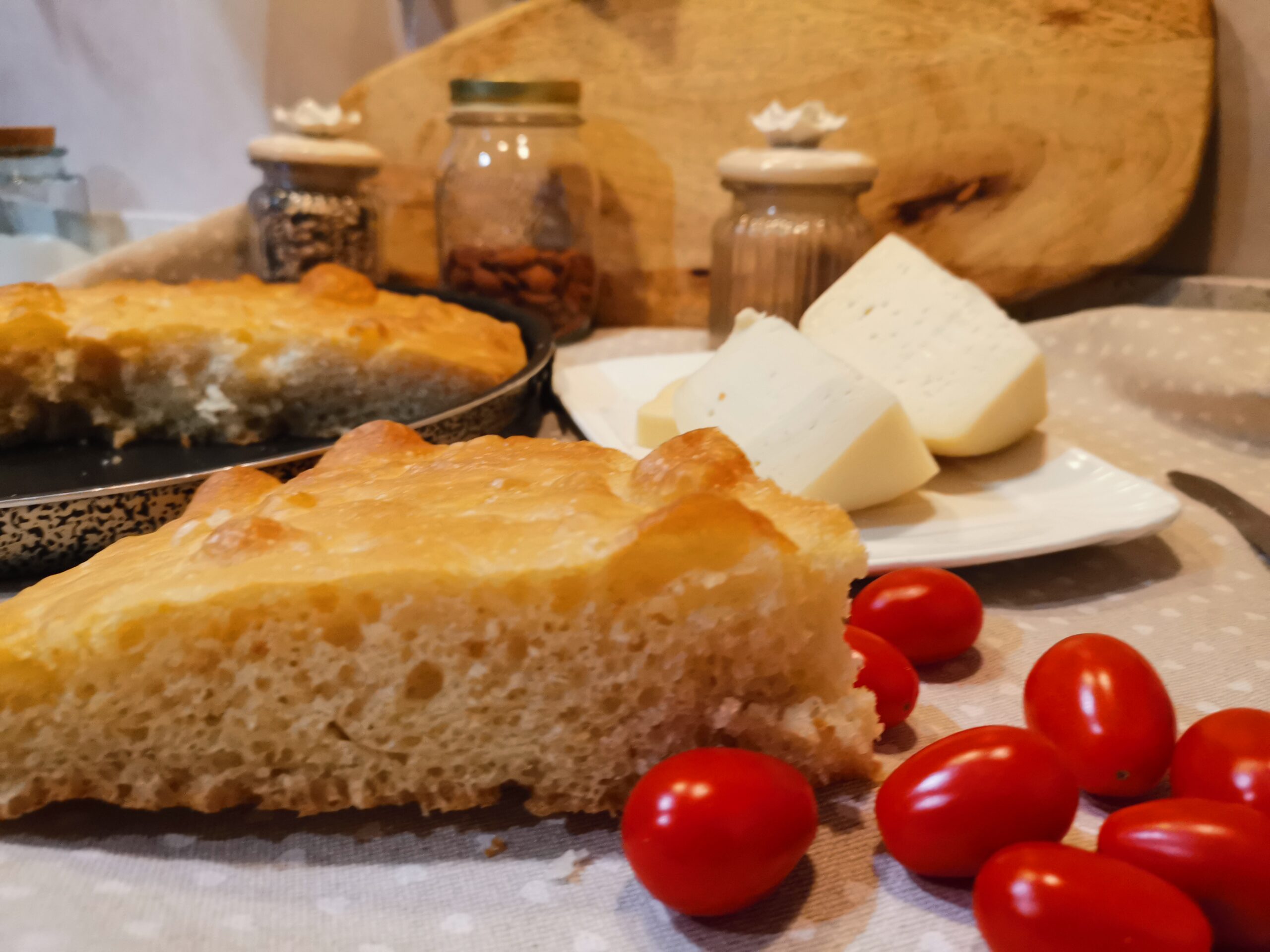 Hohe und weiche Focaccia mit wenig Hefe