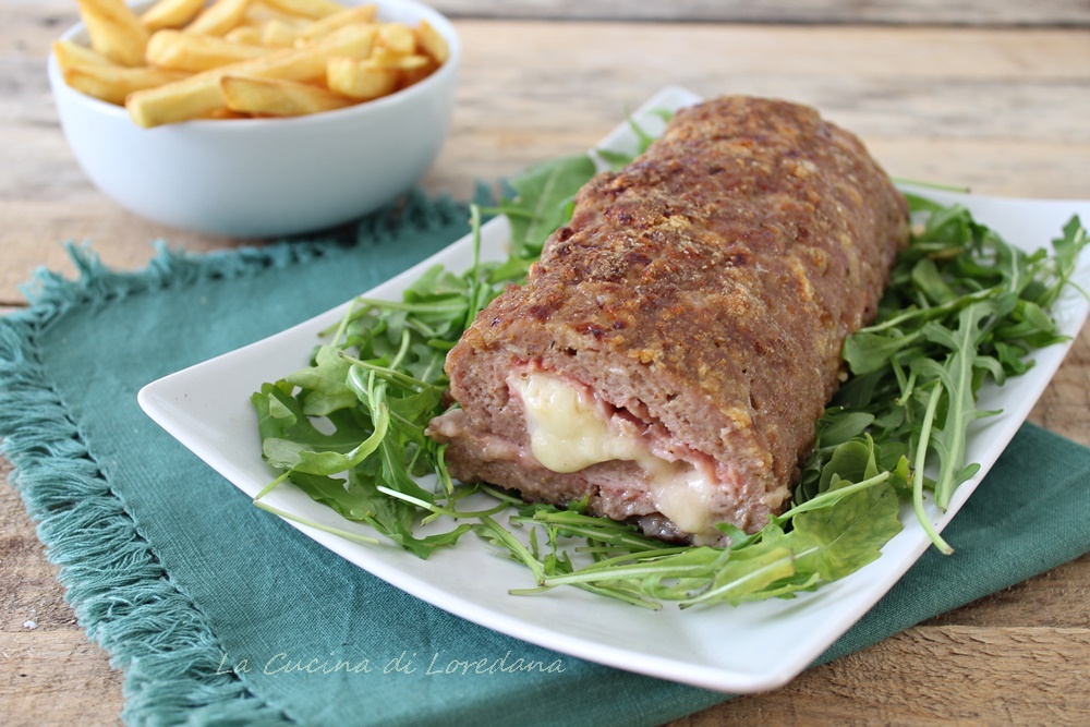 gefüllter Hackbraten aus dem Ofen