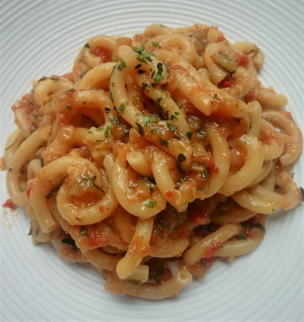 GRAMIGNA MIT ZUCCHINI UND PAPRIKA