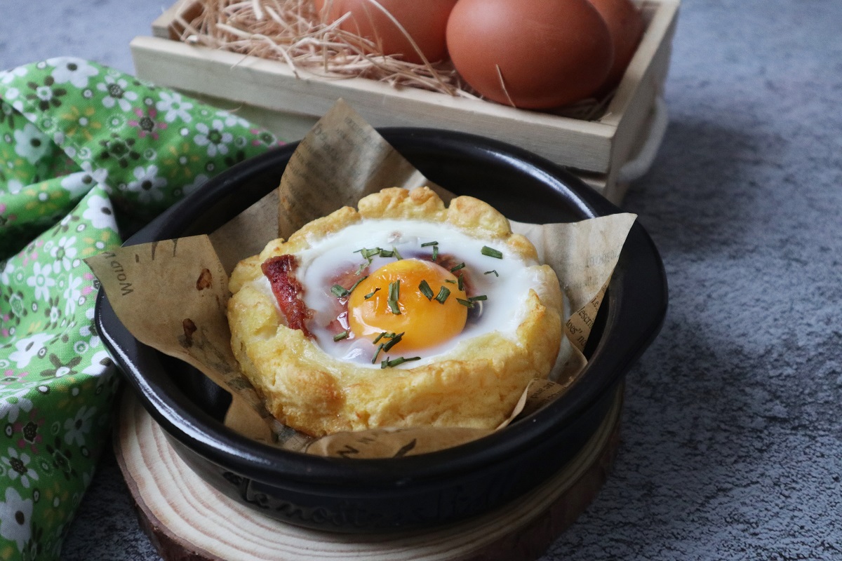 Kartoffeln, Eier und Bacon aus der Heißluftfritteuse