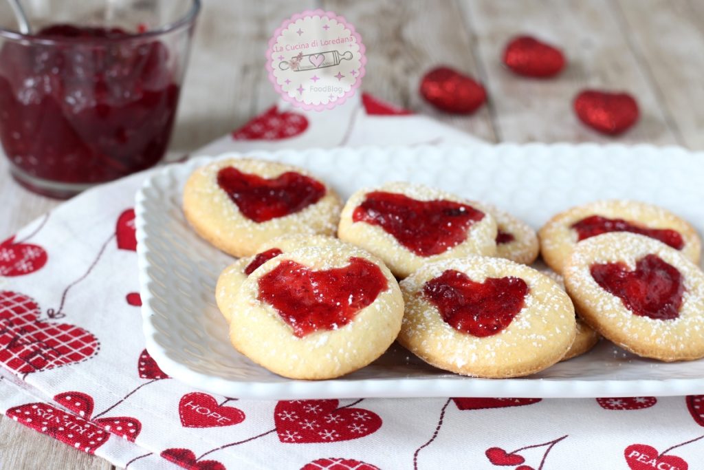 Kekse mit Marmeladenherz