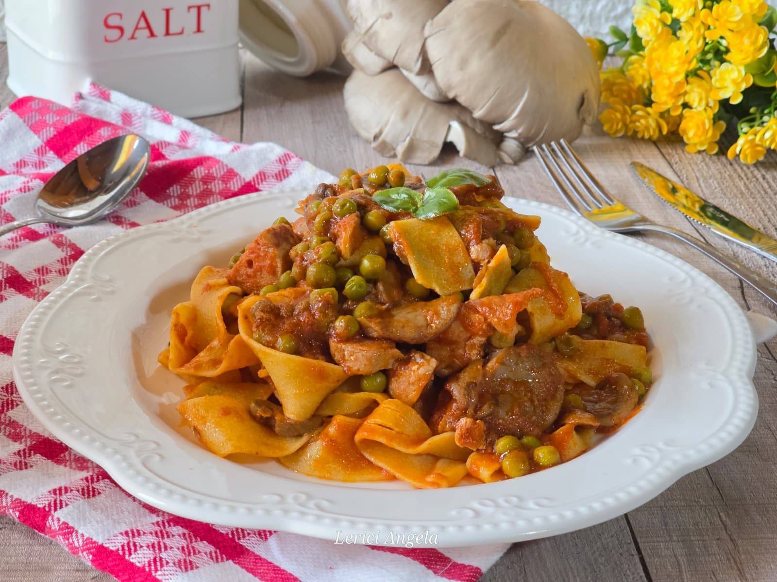 Pappardelle nach Boscaiola-Art