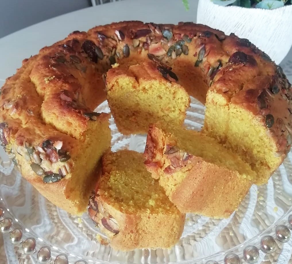 Süßer Rührkuchen mit Kurkuma
