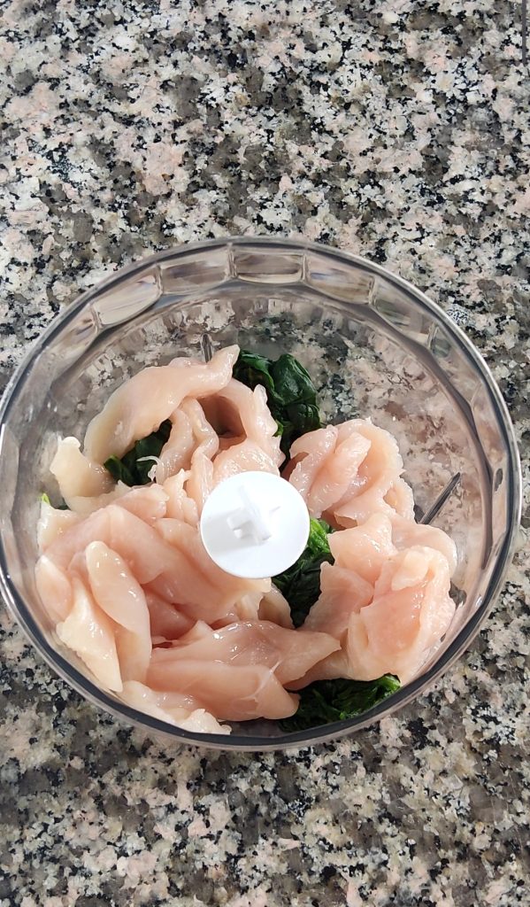 Parmesan und Paniermehl hinzufügen