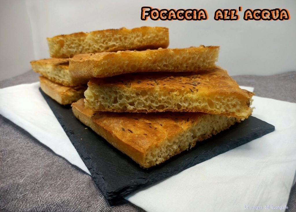Focaccia mit Wasser