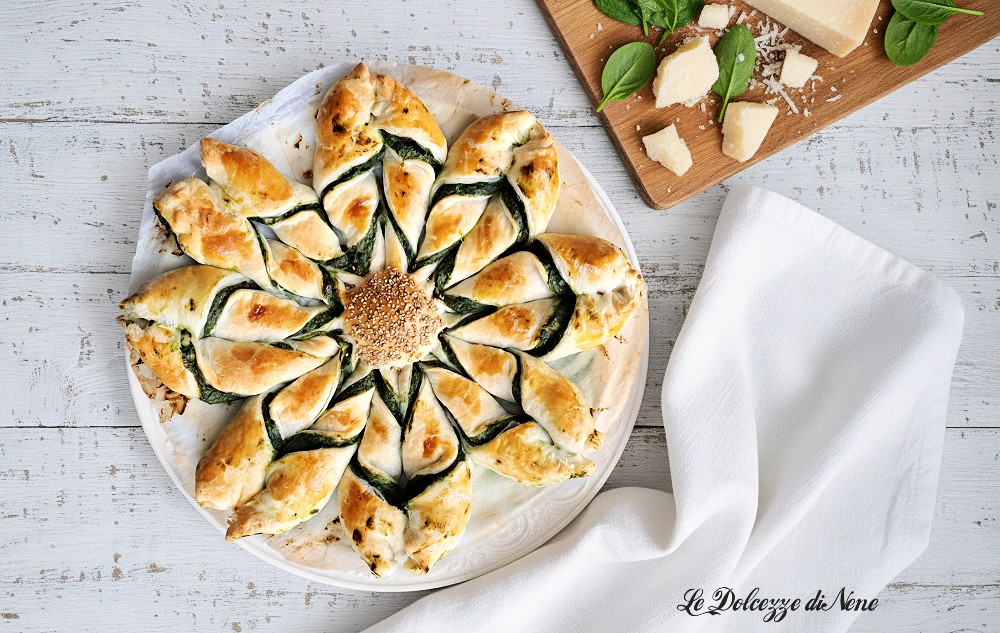 Blätterteigstern mit Spinat und Ricotta