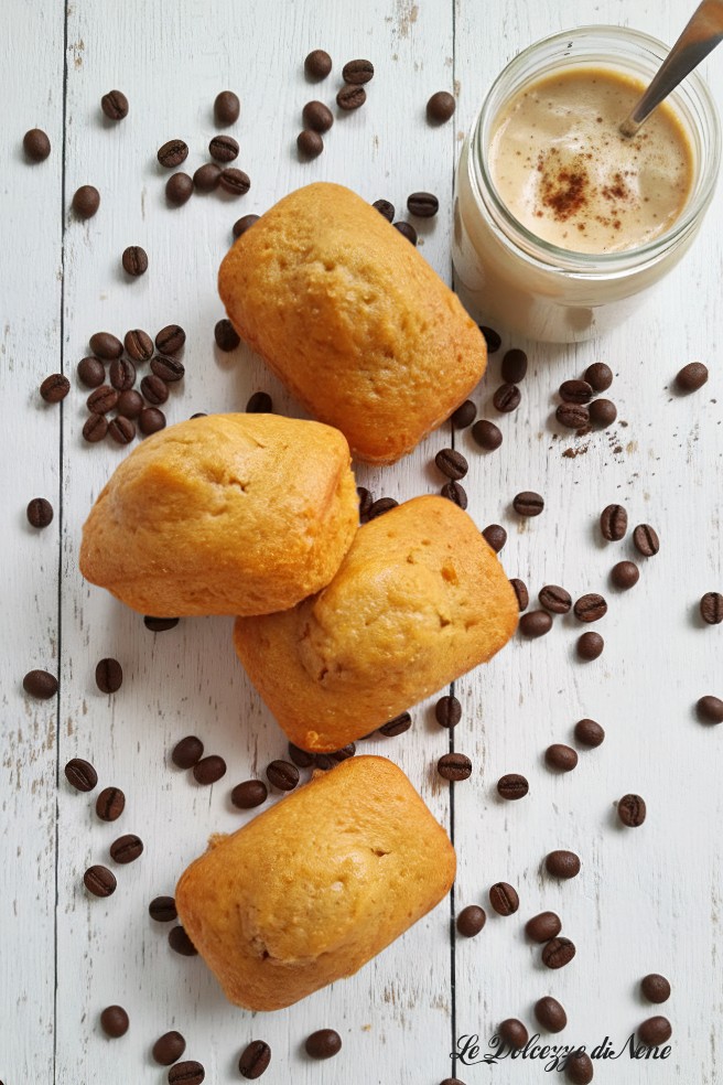 Mini-Plumcakes mit Joghurt und Kaffee