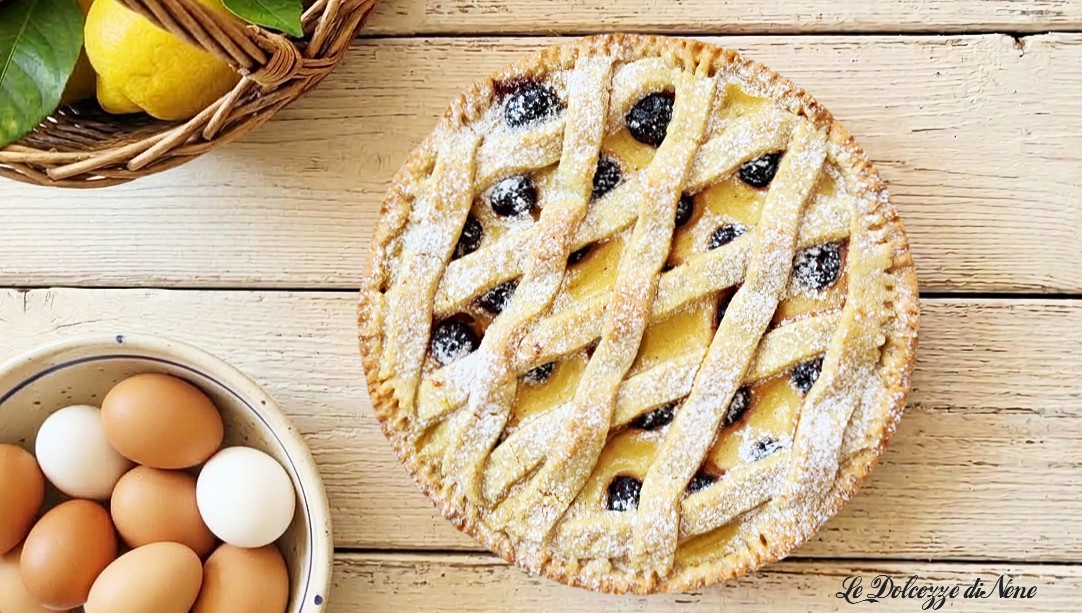 Amalfi-Crostata mit Creme und Amarenakirschen