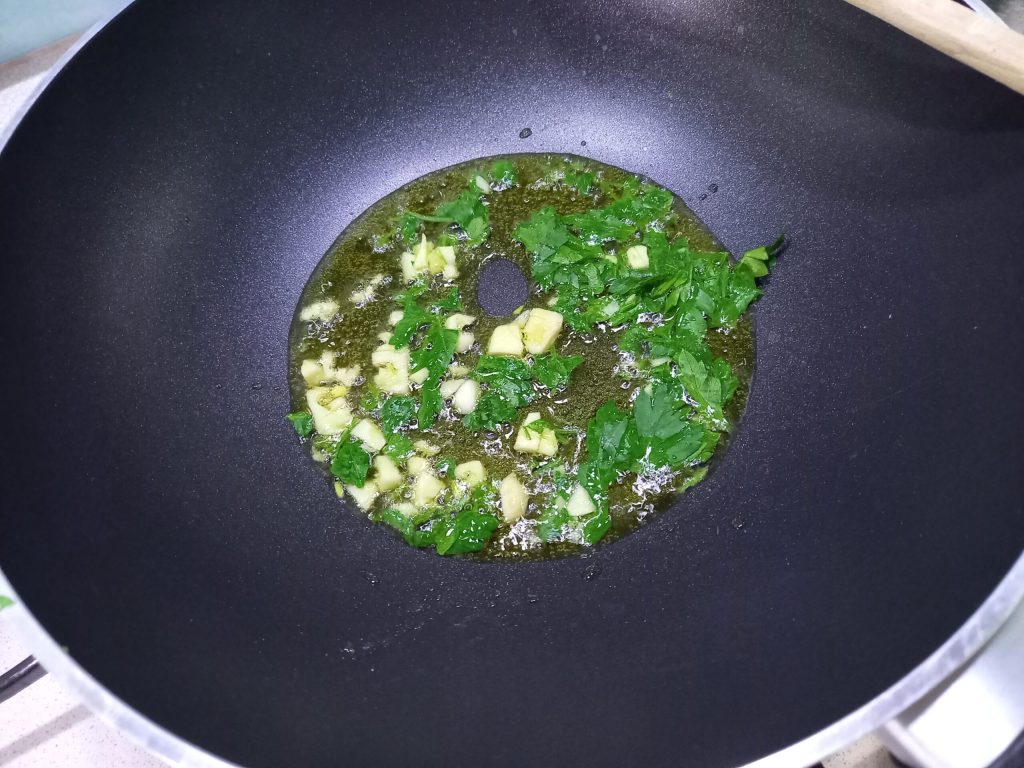 Knoblauch und Petersilie