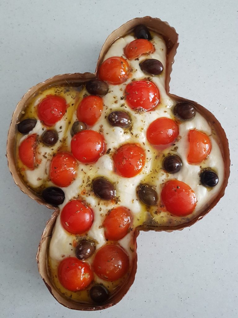 Salzige Colomba-Focaccia zu Ostern