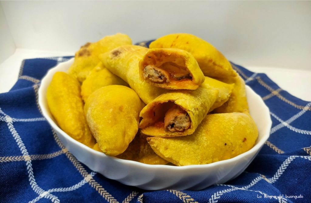 Gelbe Ravioli mit Kurkuma und Miesmuscheln