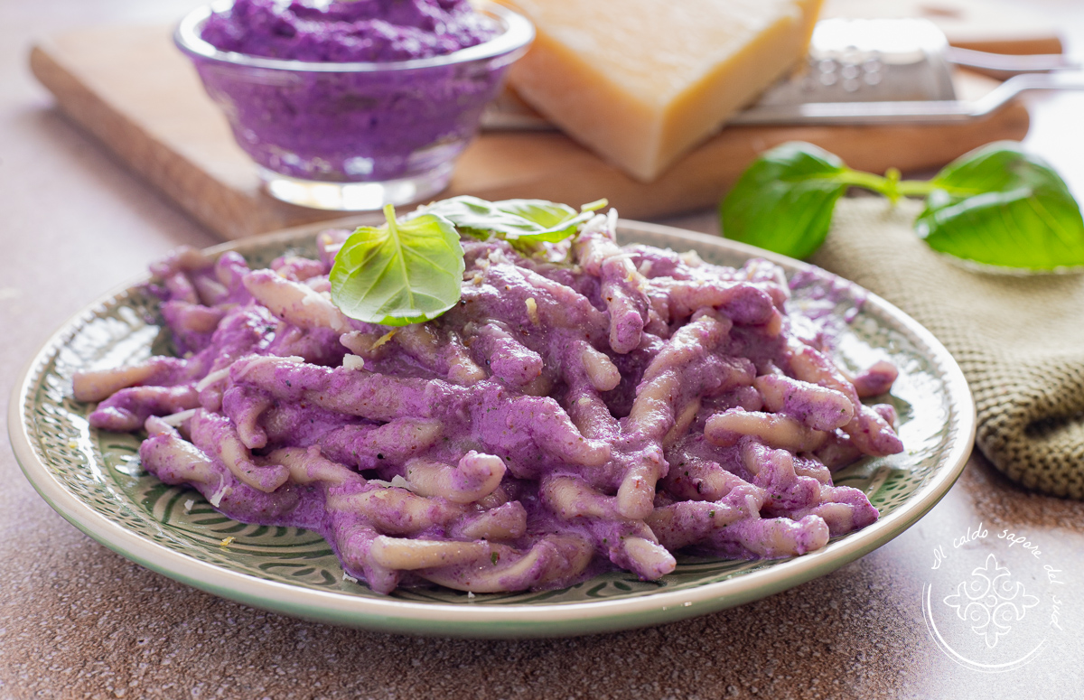 Pasta mit Rotkohl-Pesto