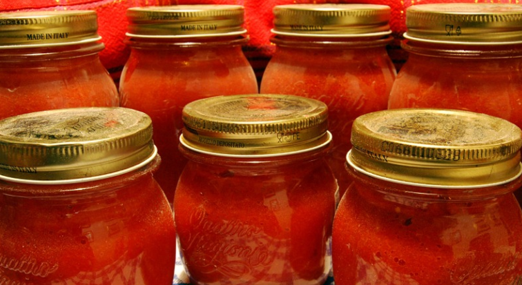 Die hausgemachte Tomatenkonserve