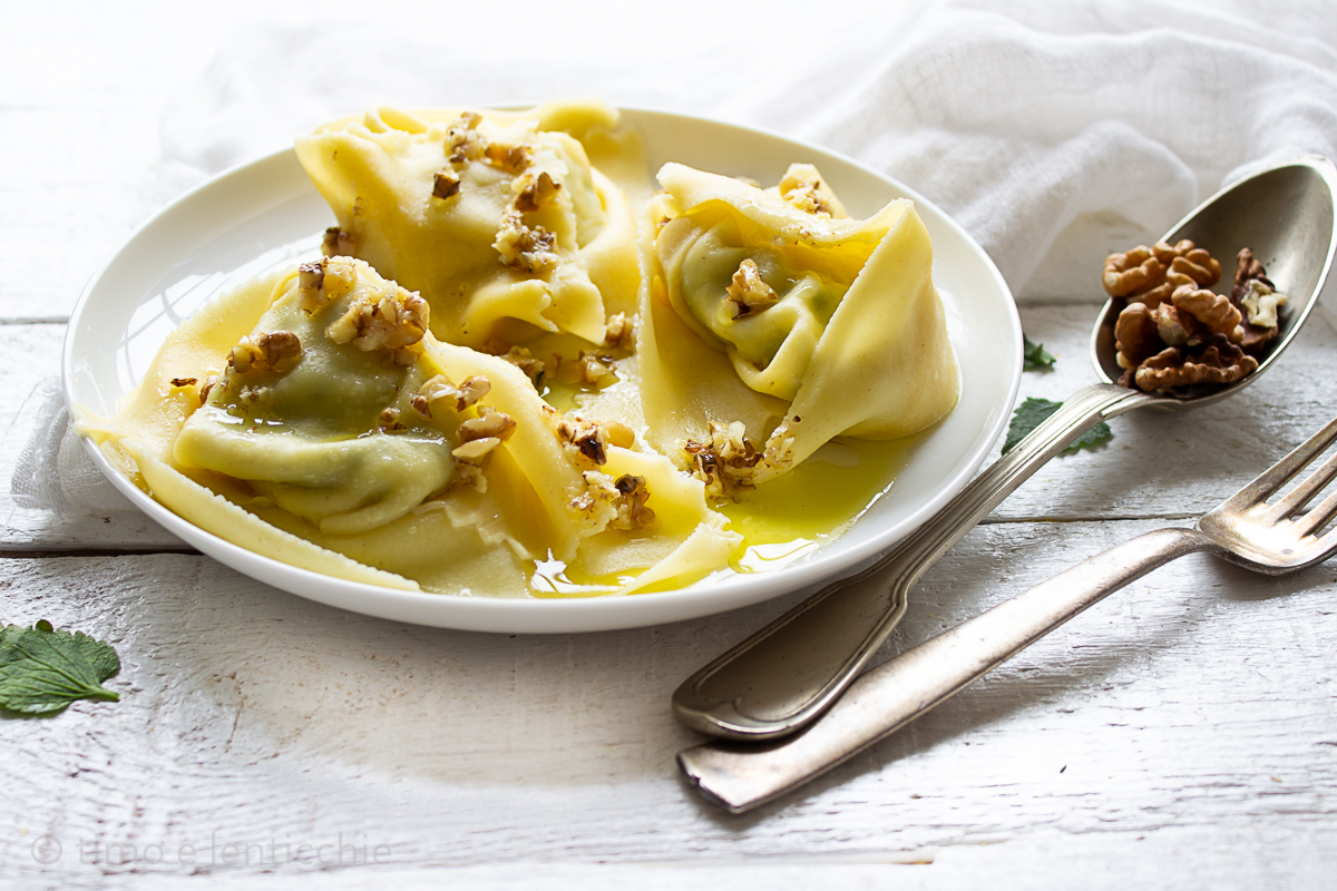 Tortelli mit Brennnesseln und Walnusssoße