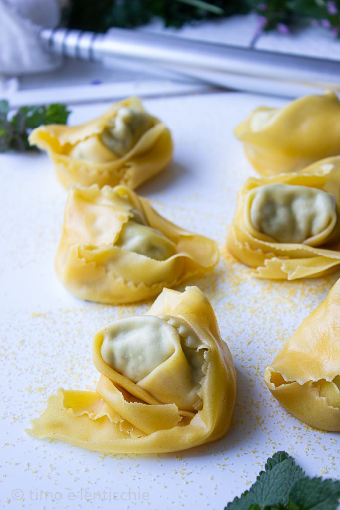 Tortelli mit Brennnesseln und Walnusssoße