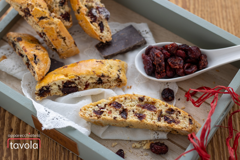 Cantucci mit Zartbitterschokolade und Cranberries