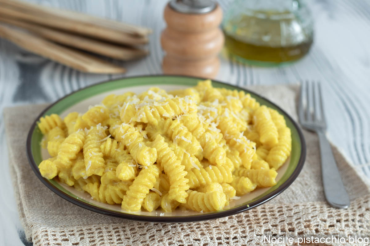 Cremige Pasta mit Blumenkohl und Safran