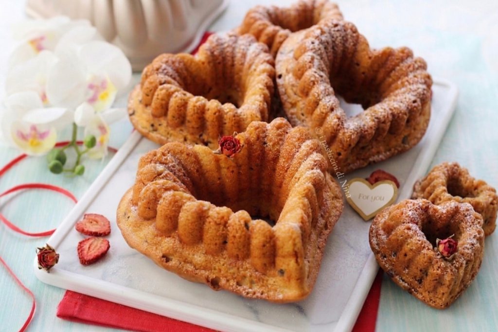 Fluffige Mini-Donuts mit Sahne und Erdbeeren Rezept i pasticcini di Nina