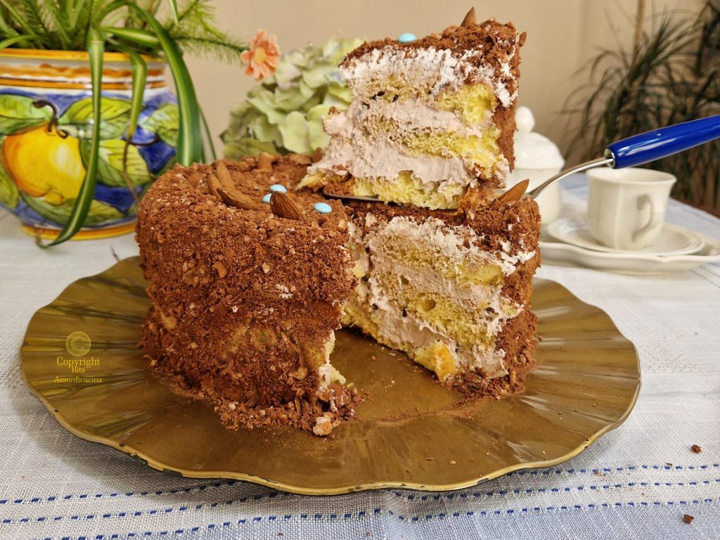 Wiederverwertete Colomba-Torte: mit Schokoladencreme