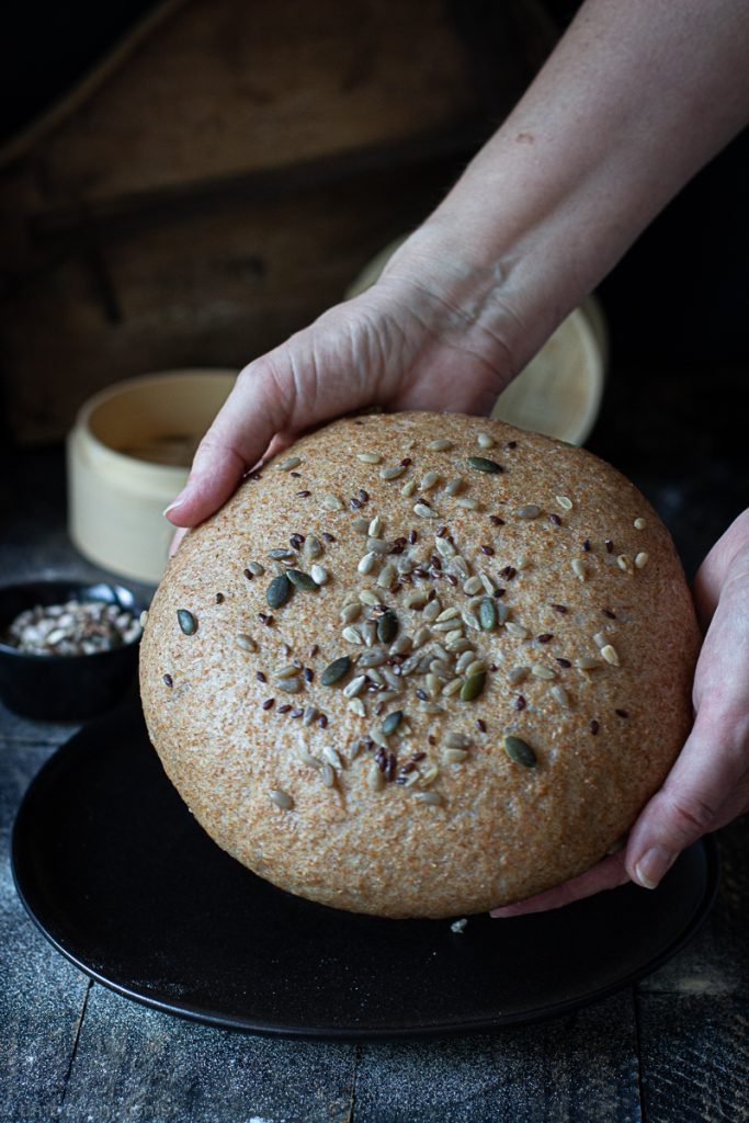 Gedämpftes Brot mit Samen