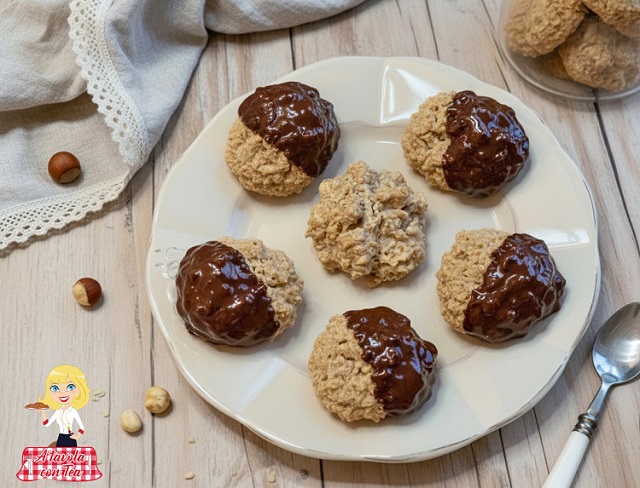 Hässlich aber lecker mit Haselnüssen, mit Schokolade überzogen