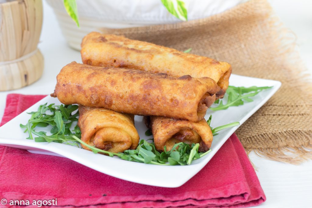 Herzhafte gefüllte und frittierte Crespelle