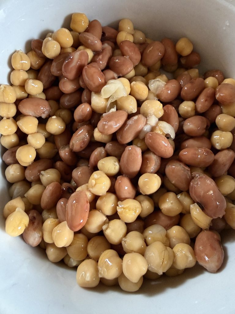 Hülsenfrüchte abtropfen und abspülen