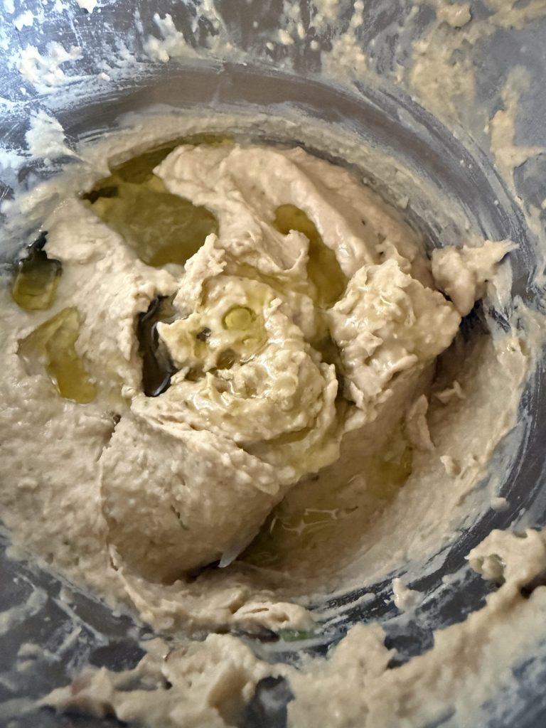 Öl hinzufügen und Konsistenz anpassen