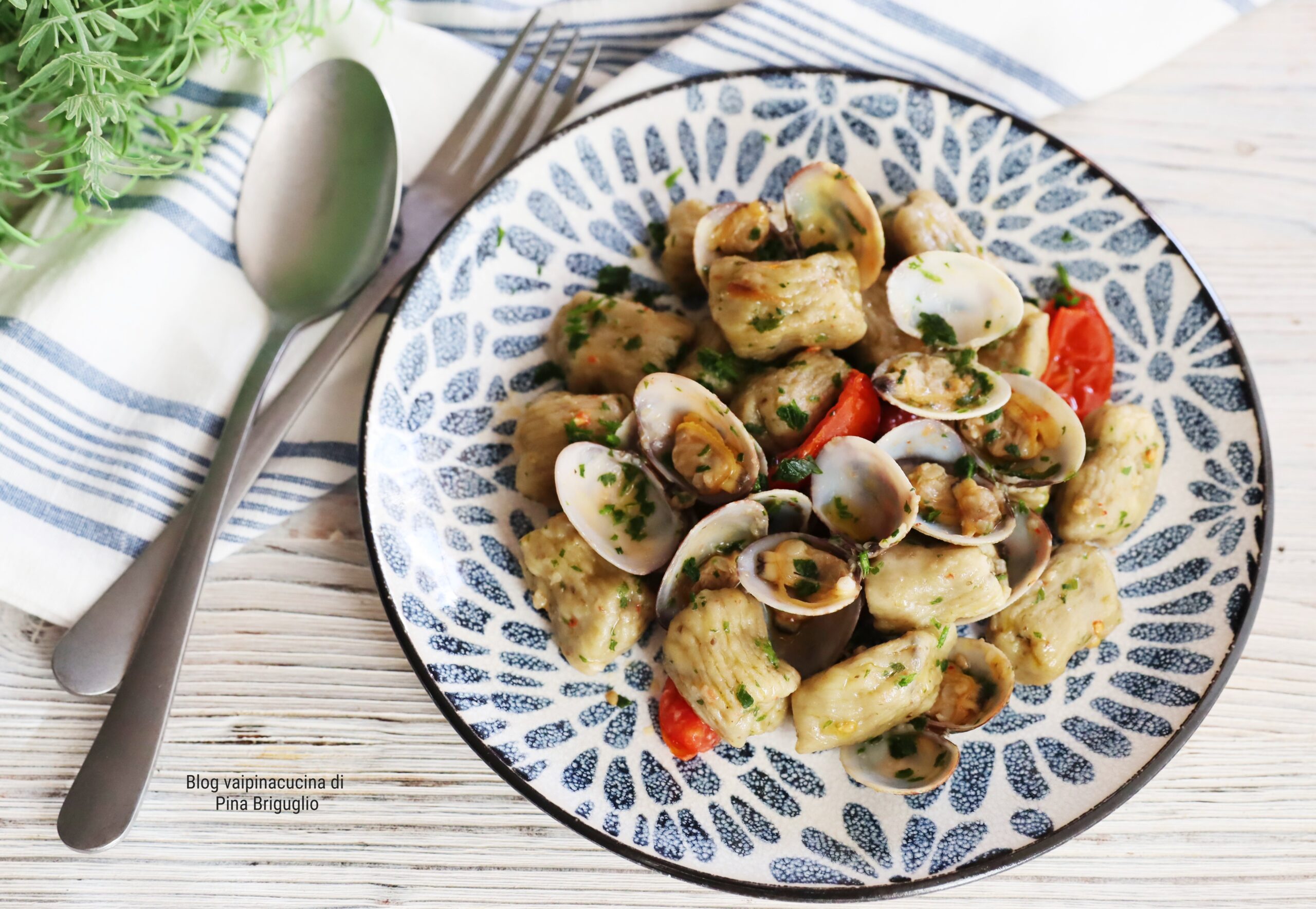 Auberginen-Gnocchi mit Venusmuscheln (Vongole veraci)