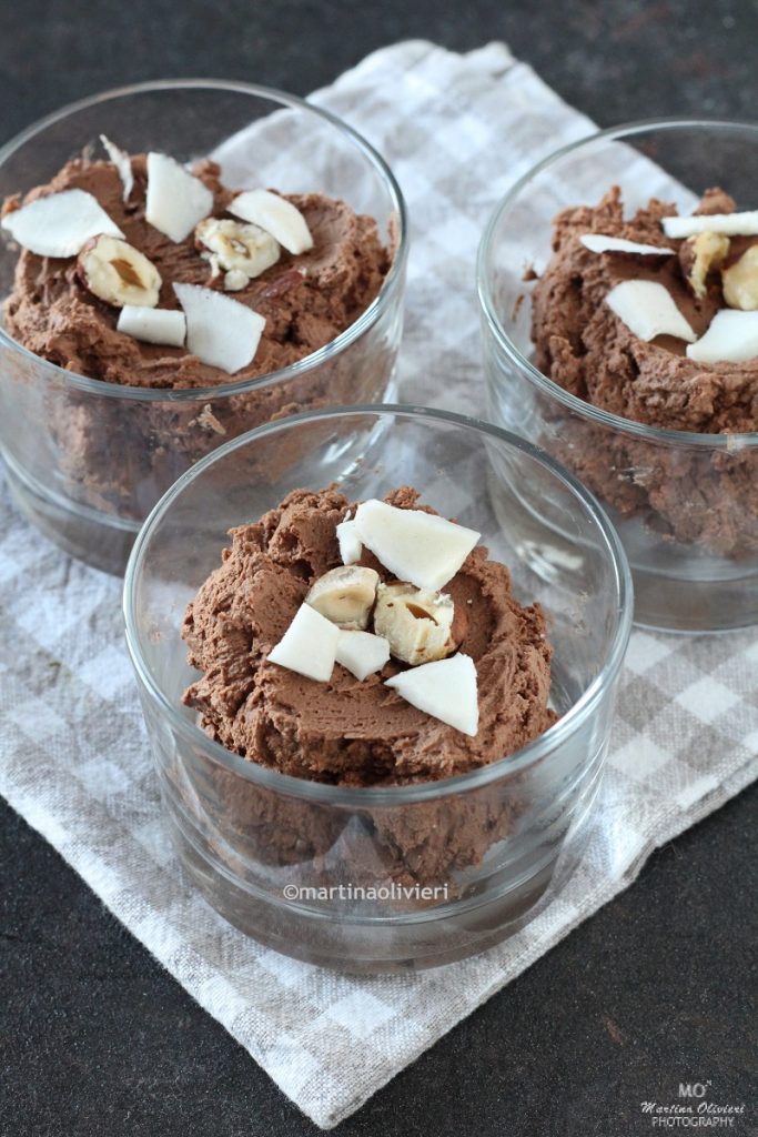 Kokosmilch-Mousse mit Schokolade