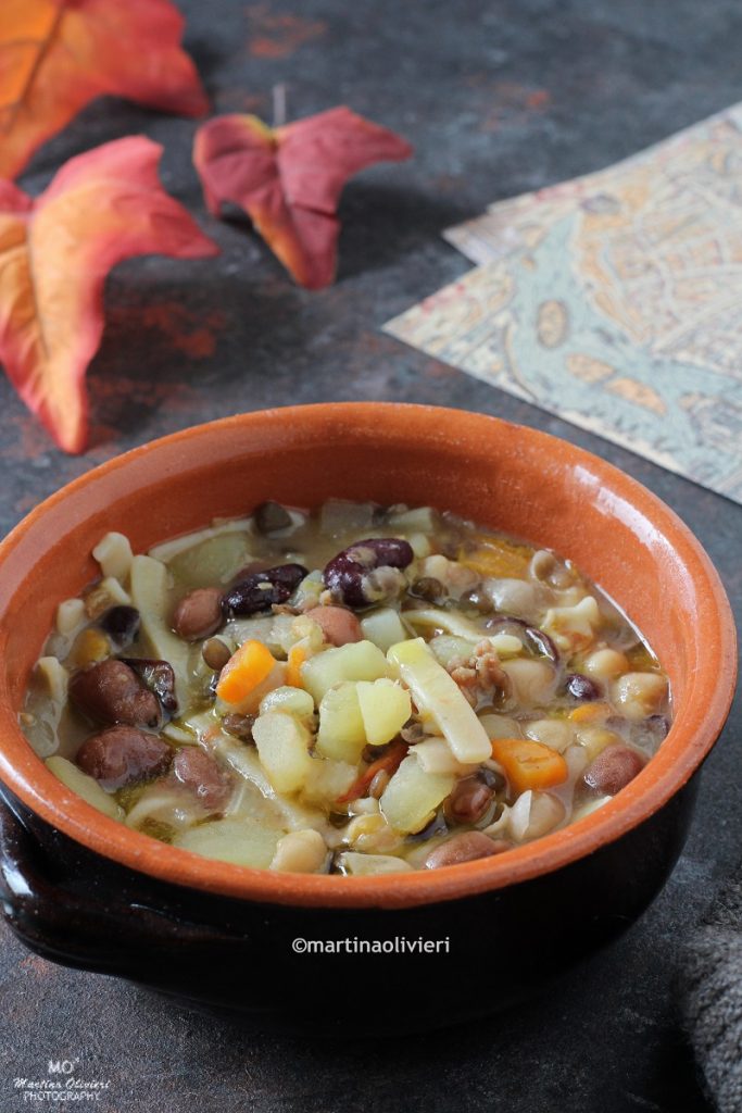 Nudelsuppe mit Hülsenfrüchten