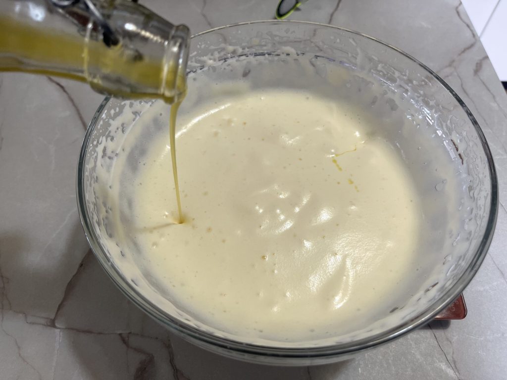 Olivenöl einfließen lassen