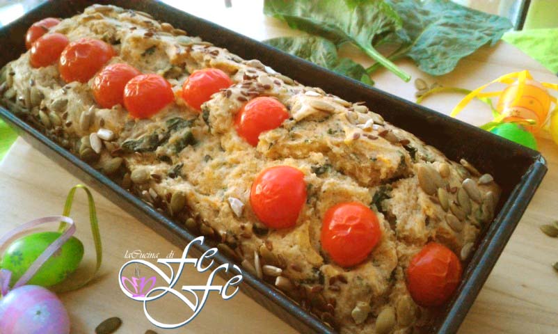 HERZHAFTER PLUMCAKE MIT GRÜNEN BLÄTTERN, RICOTTA UND ÖLSAATEN