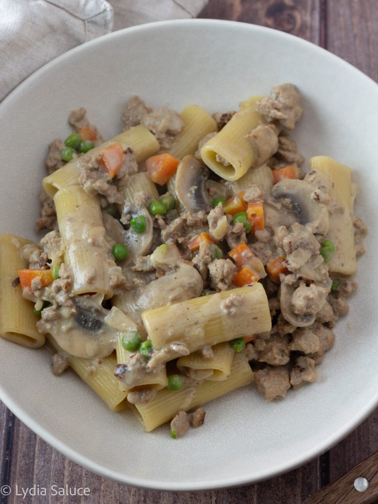 Pasta mit Pilz-Ragù und Erbsen