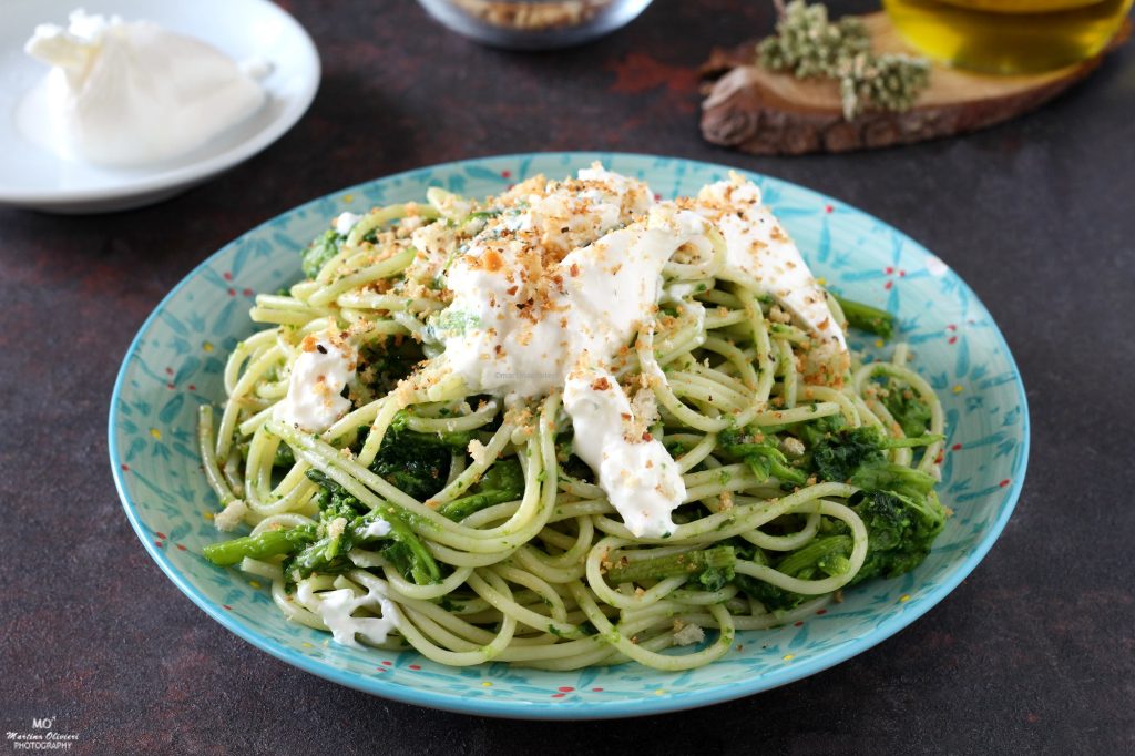 Pasta mit Stängelkohl und Burrata